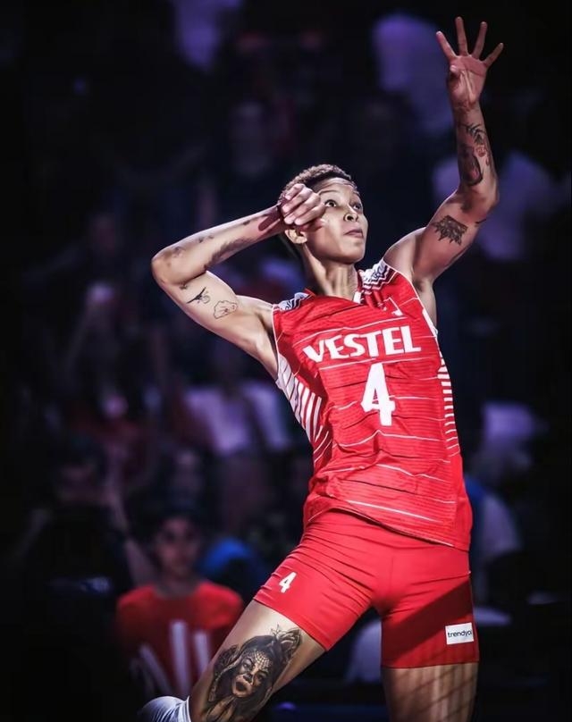 包含利物浦清晨复出首秀里昂转会期篮板制胜，现场解说直呼：今晨印第安纳步行者豪取连胜的词条